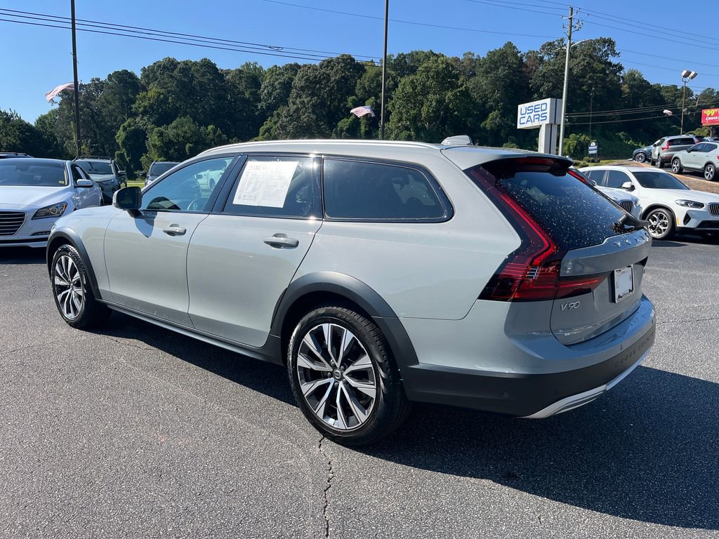Certified 2024 Volvo V90 B6 Cross Country Plus image 3