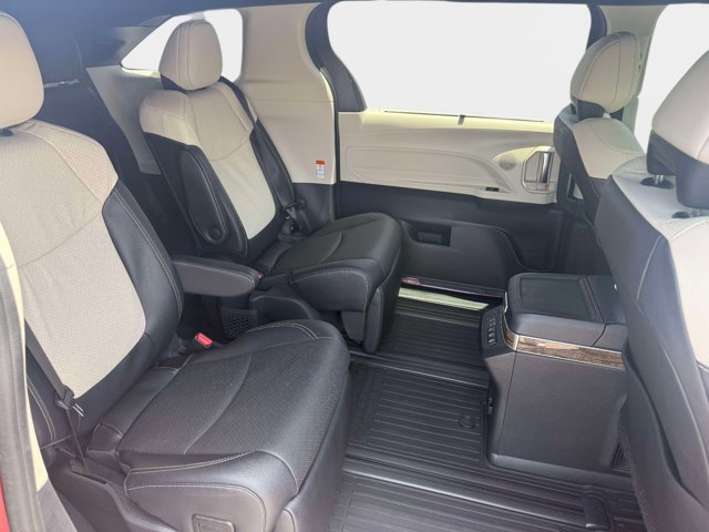 Used 2025 Toyota Sienna Platinum AWD/4WD image 13