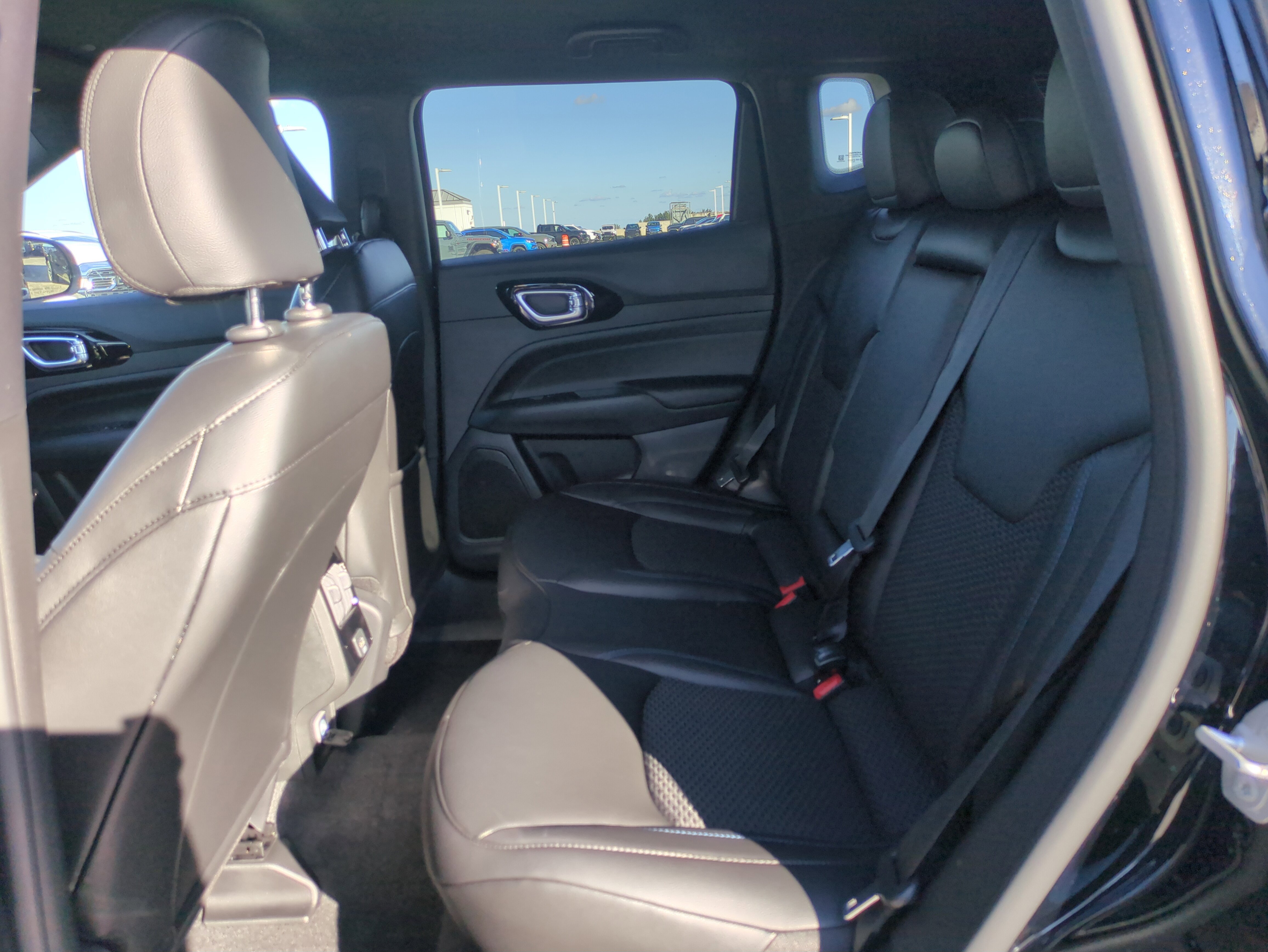 New 2026 Jeep Compass Latitude image 14