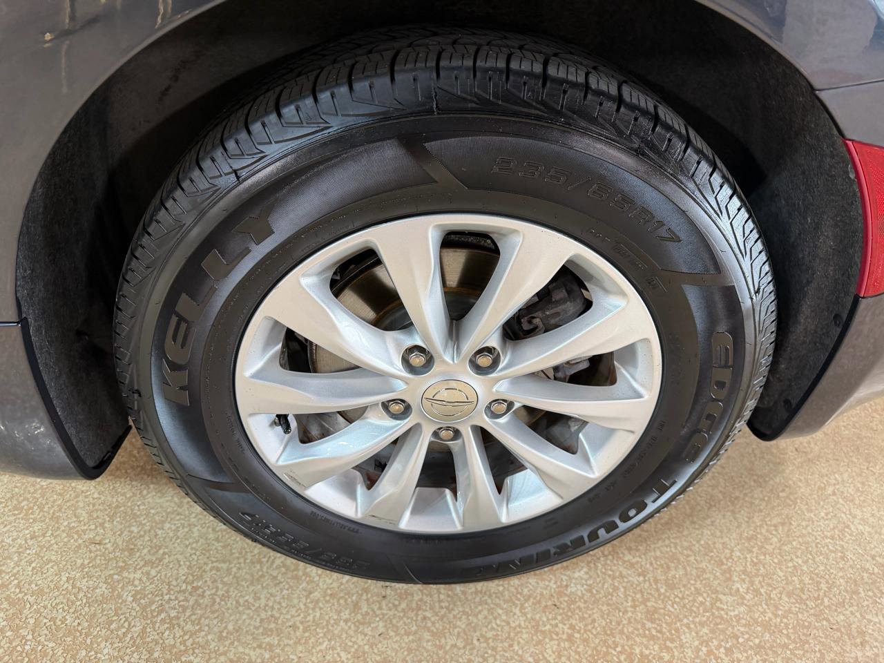 Used 2019 Chrysler Pacifica Touring-L image 60