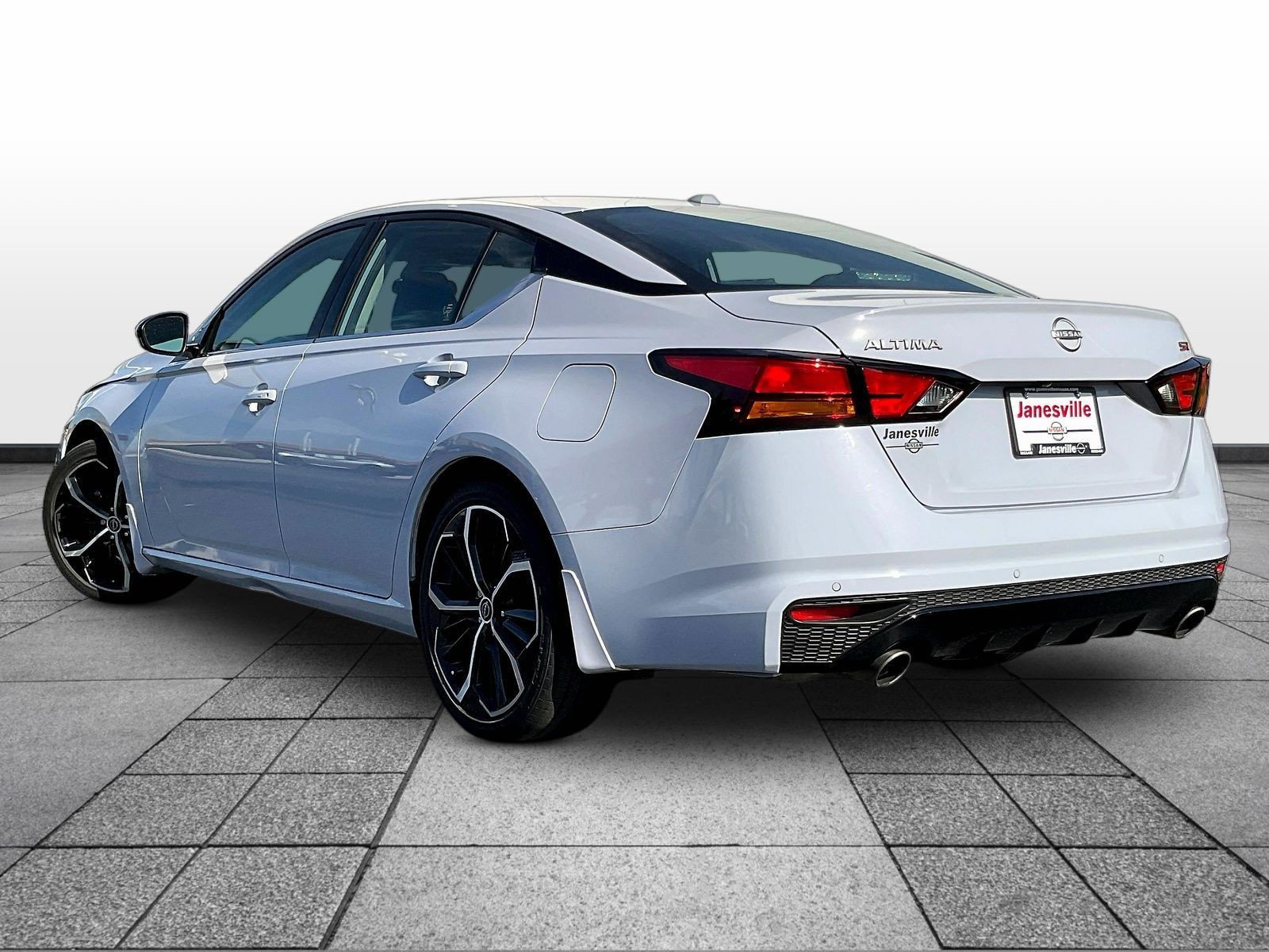 Certified 2024 Nissan Altima 2.5 SR w/ SR Premium Package FWD image 5