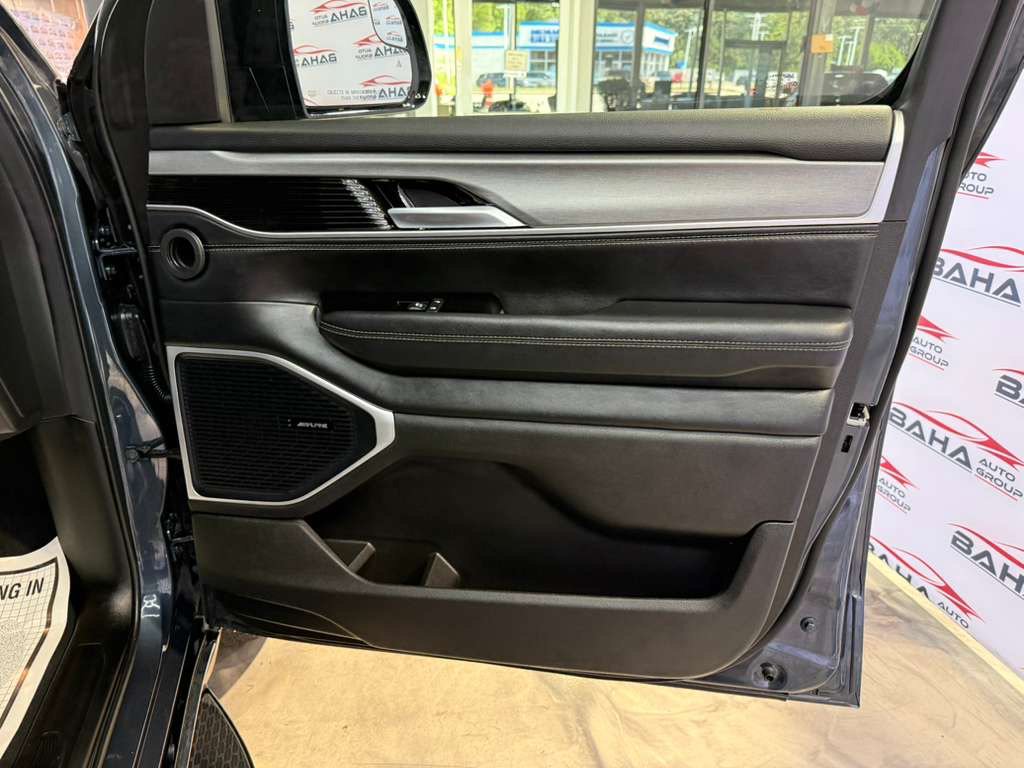 Used 2025 Jeep Wagoneer Series II AWD/4WD image 56