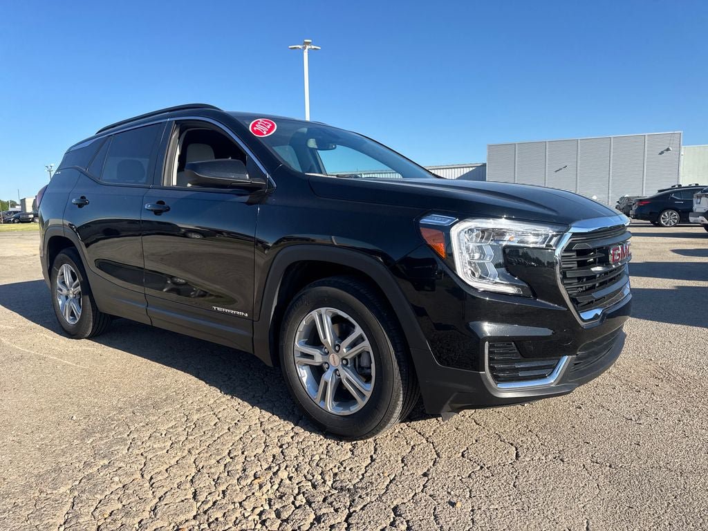 Used 2023 GMC Terrain SLE w/ Driver Convenience Package FWD image 9