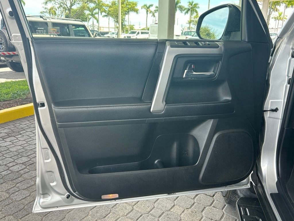 Used 2020 Toyota 4Runner SR5 Premium AWD/4WD image 35