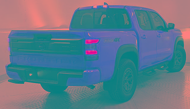 Used 2025 Nissan Frontier PRO-4X AWD/4WD image 3