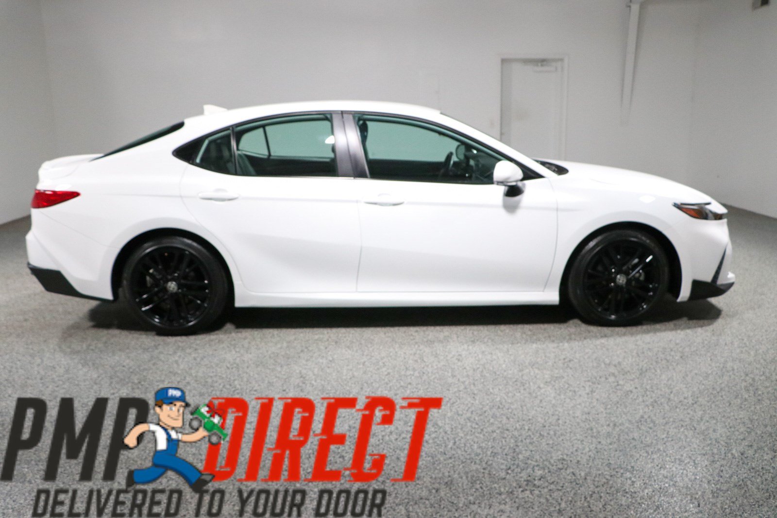 Used 2025 Toyota Camry SE FWD image 6