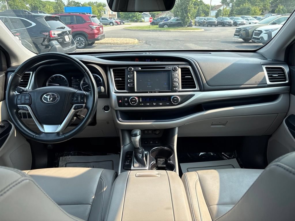 Used 2018 Toyota Highlander XLE AWD/4WD image 14