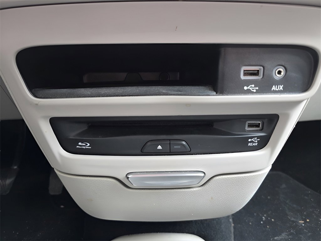 Used 2019 Chrysler Pacifica Touring-L Plus w/ Advanced Safetytec Group image 35
