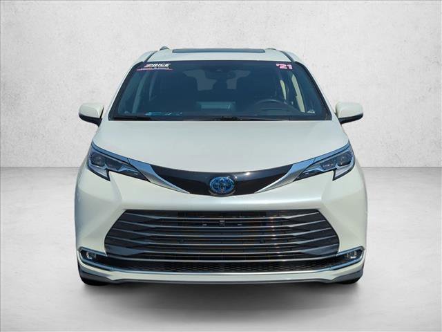 Used 2021 Toyota Sienna Platinum image 2