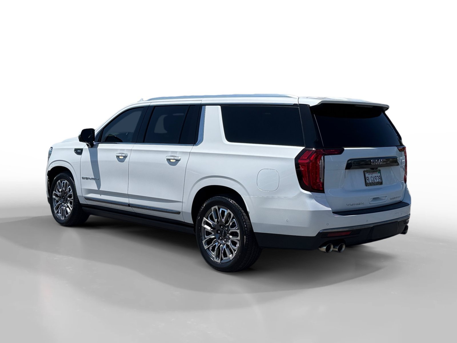 Used 2024 GMC Yukon XL Denali Ultimate AWD/4WD image 3