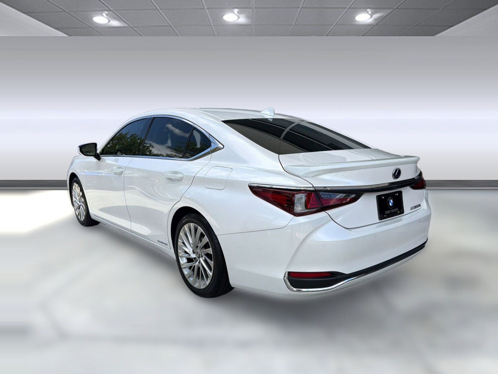Used 2021 Lexus ES 300h w/ Accessory Package FWD image 3