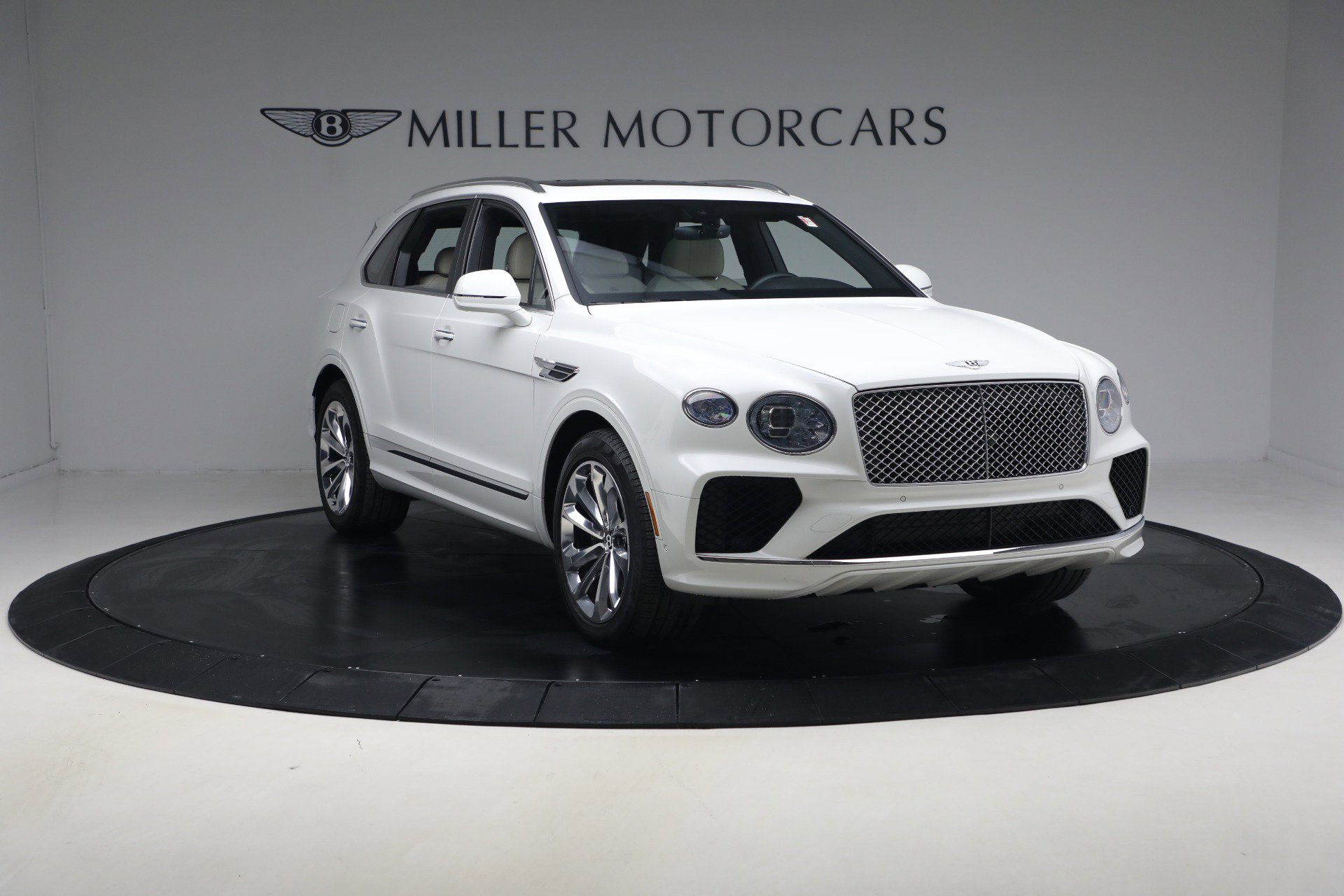 Used 2023 Bentley Bentayga image 11