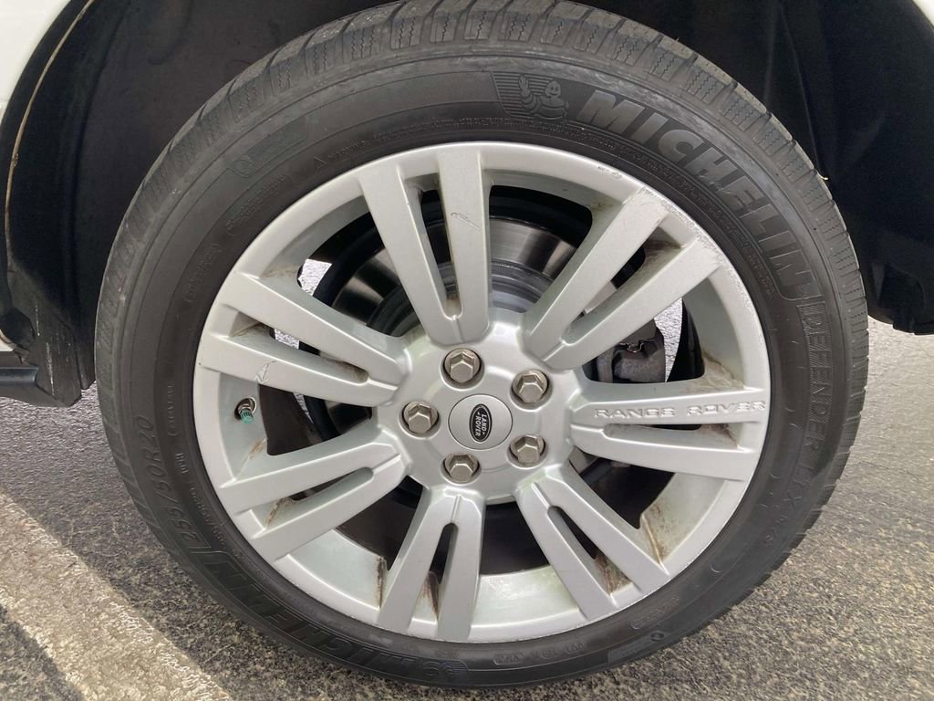 Used 2011 Land Rover Range Rover HSE image 7