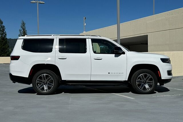 New 2025 Jeep Wagoneer 4WD w/ Convenience Group I image 3