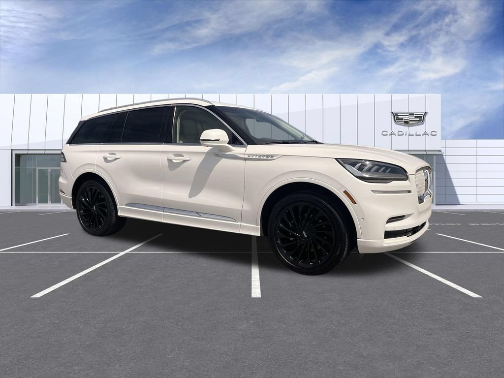 Used 2022 Lincoln Aviator Reserve w/ Equipment Group 201A AWD/4WD image 2