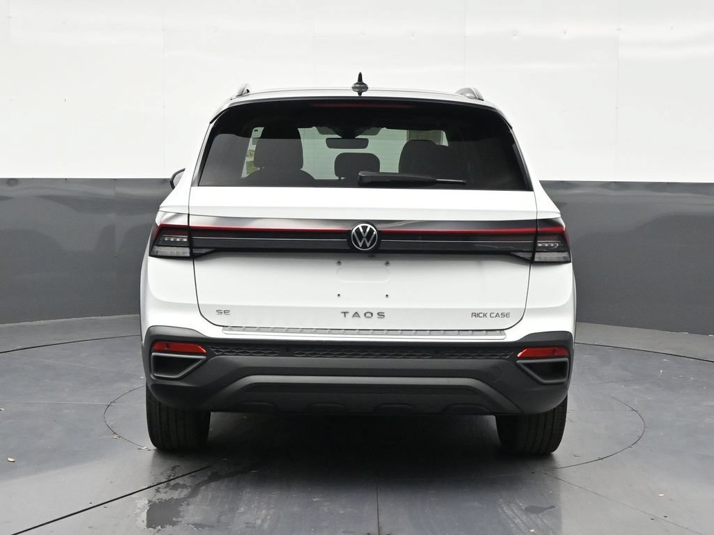Used 2025 Volkswagen Taos SE FWD image 4