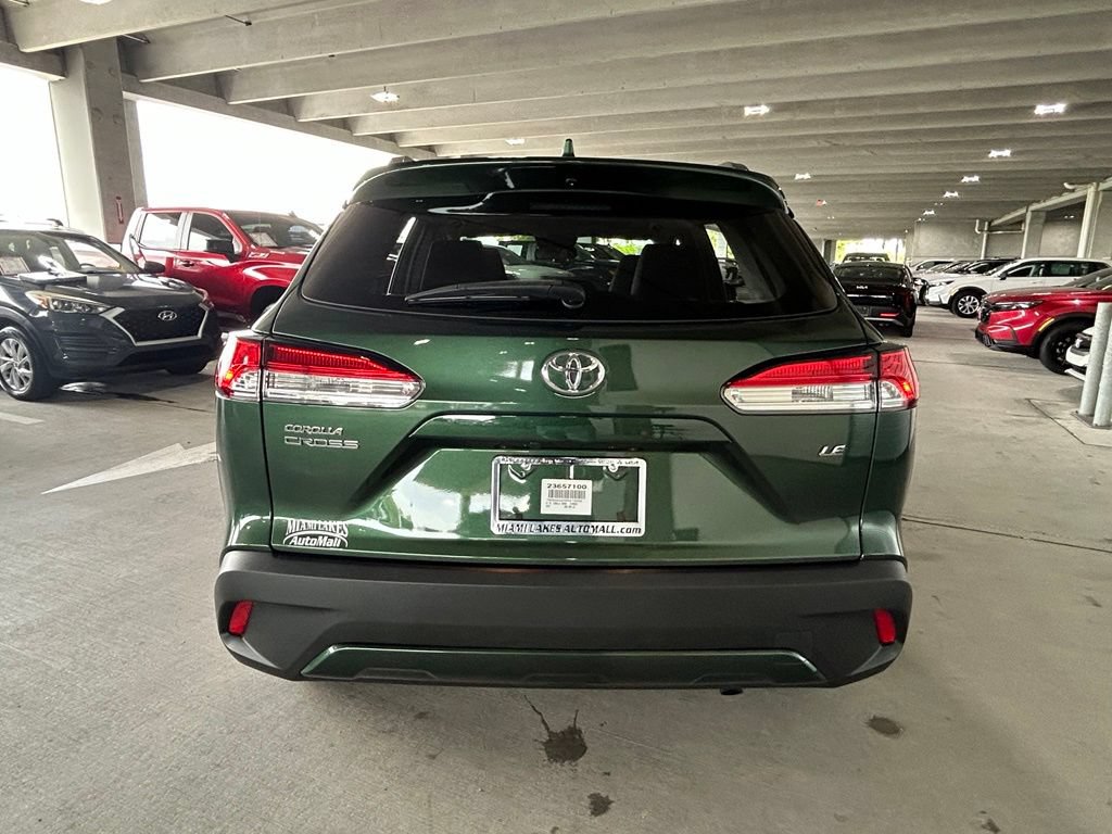 Used 2023 Toyota Corolla Cross LE w/ Moonroof Package FWD image 4