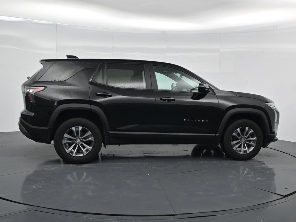 Used 2026 Chevrolet Equinox LT w/ Convenience Package II FWD image 8