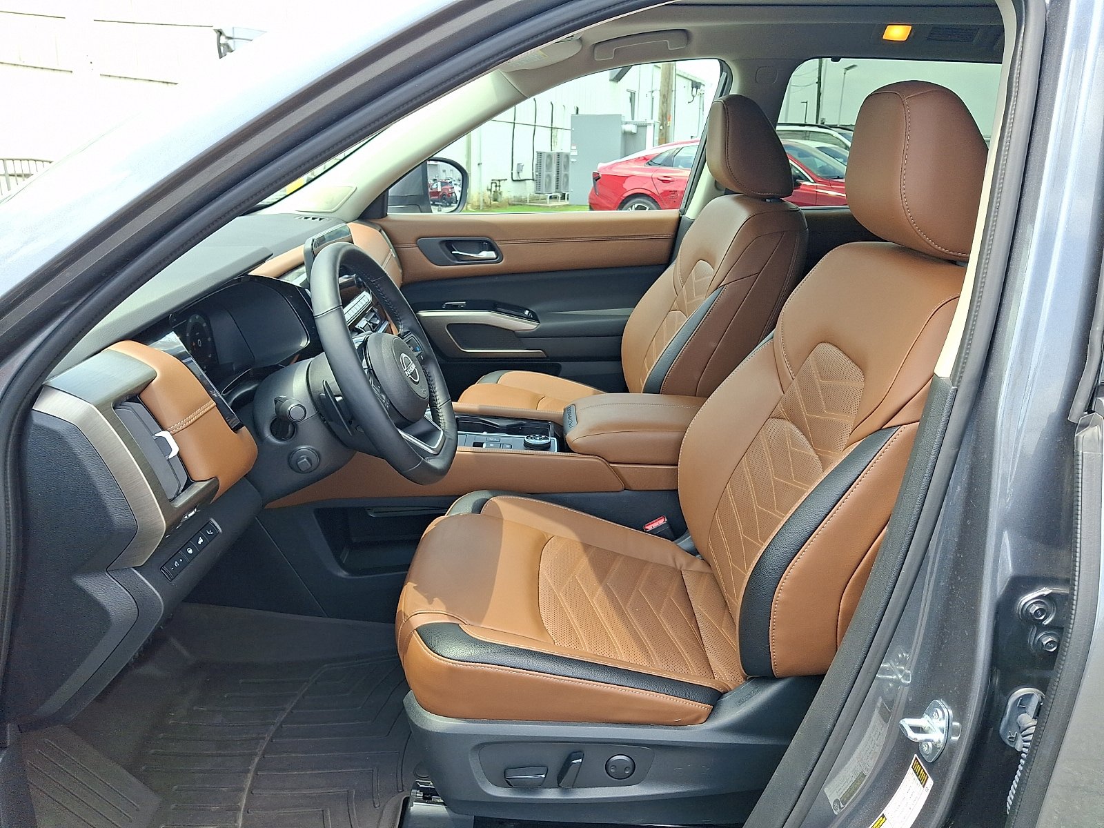 Used 2024 Nissan Pathfinder Platinum w/ Cargo Package AWD/4WD image 13