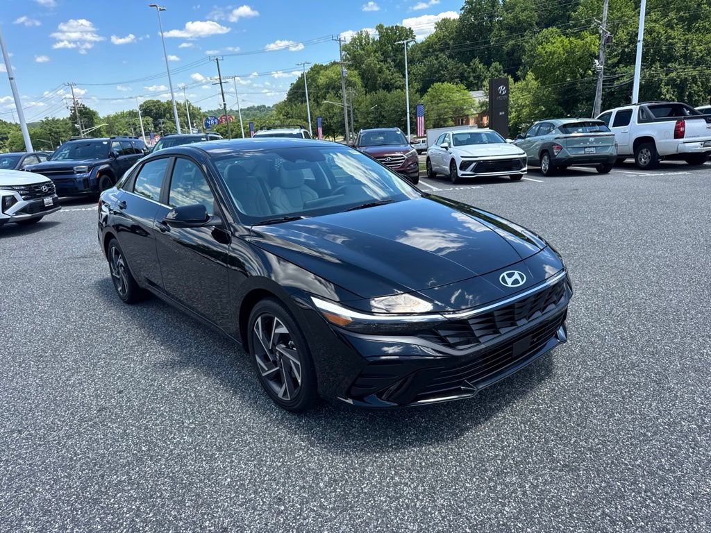 New 2026 Hyundai Elantra Limited FWD image 2