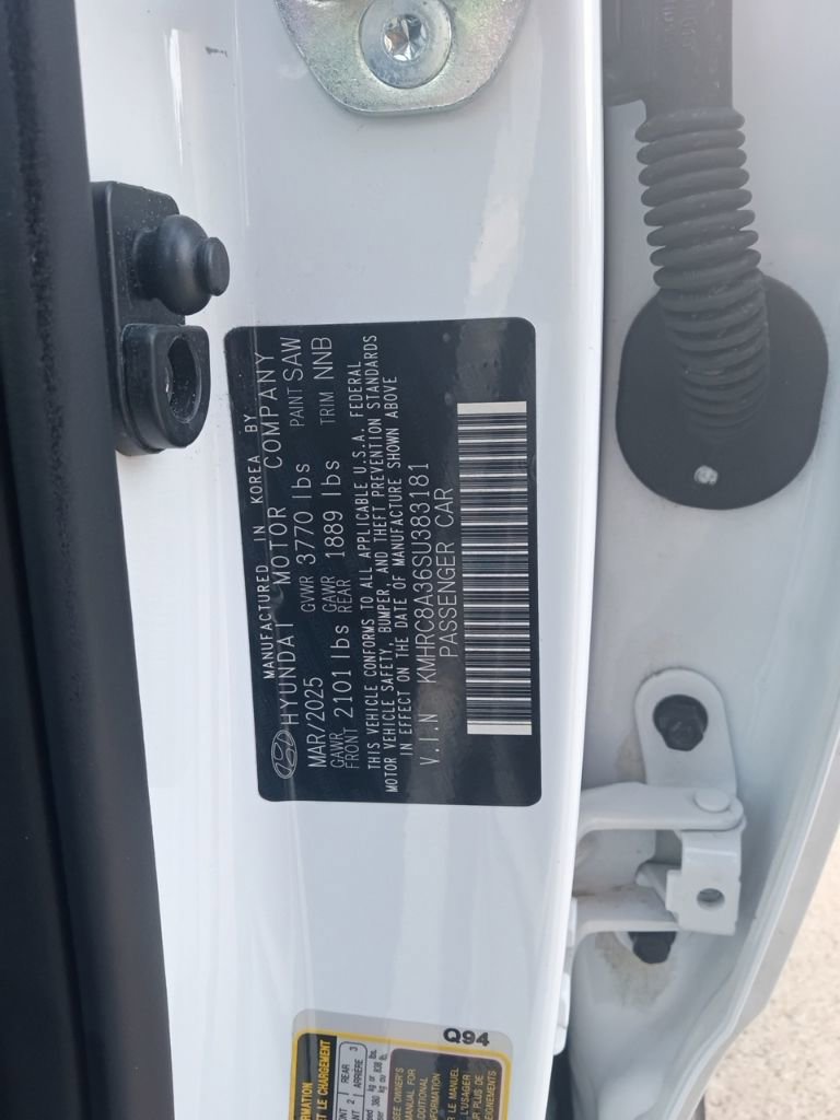 Used 2025 Hyundai Venue SEL FWD image 3