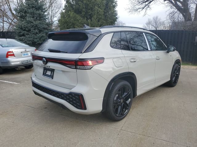 New 2026 Volkswagen Tiguan SE R-Line image 4