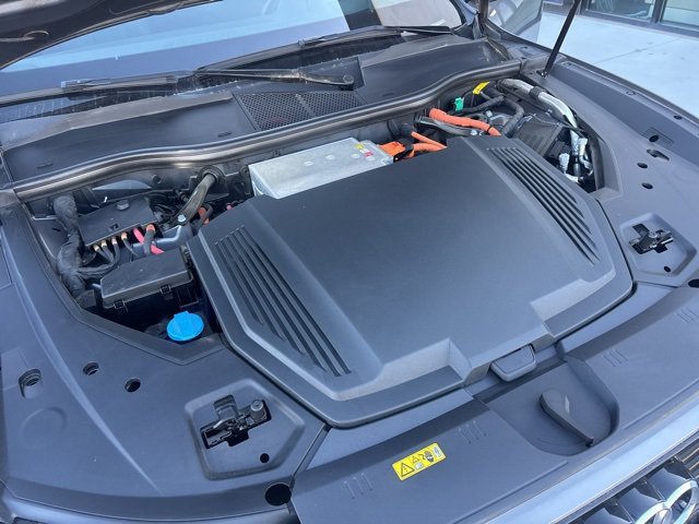 Used 2021 Audi e-tron Prestige w/ Prestige Package image 27