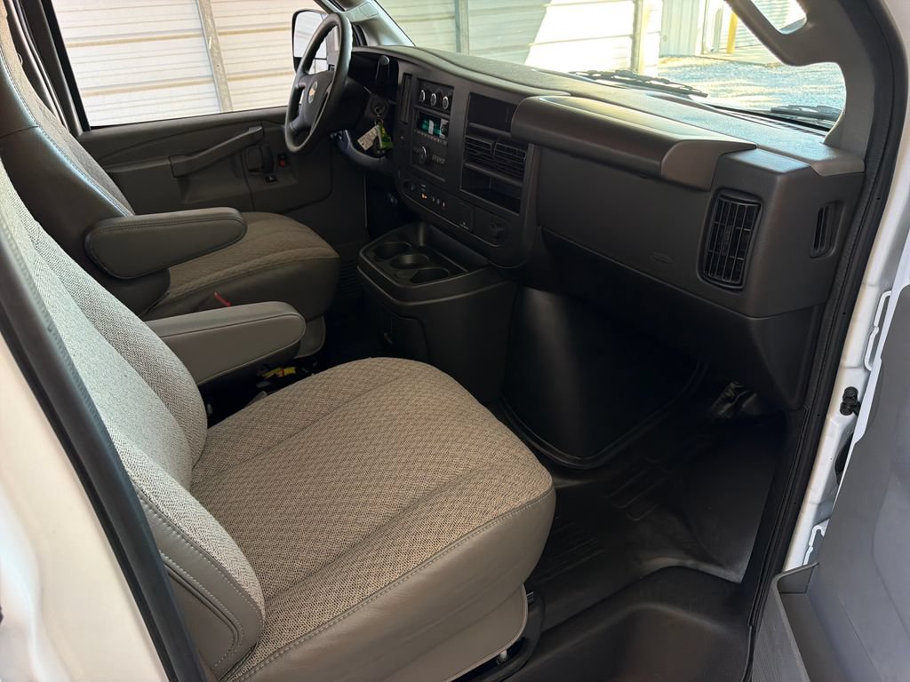 Used 2025 Chevrolet Express 3500 LS RWD image 26