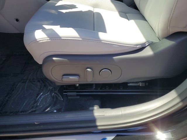 Used 2025 Hyundai Kona Limited image 13