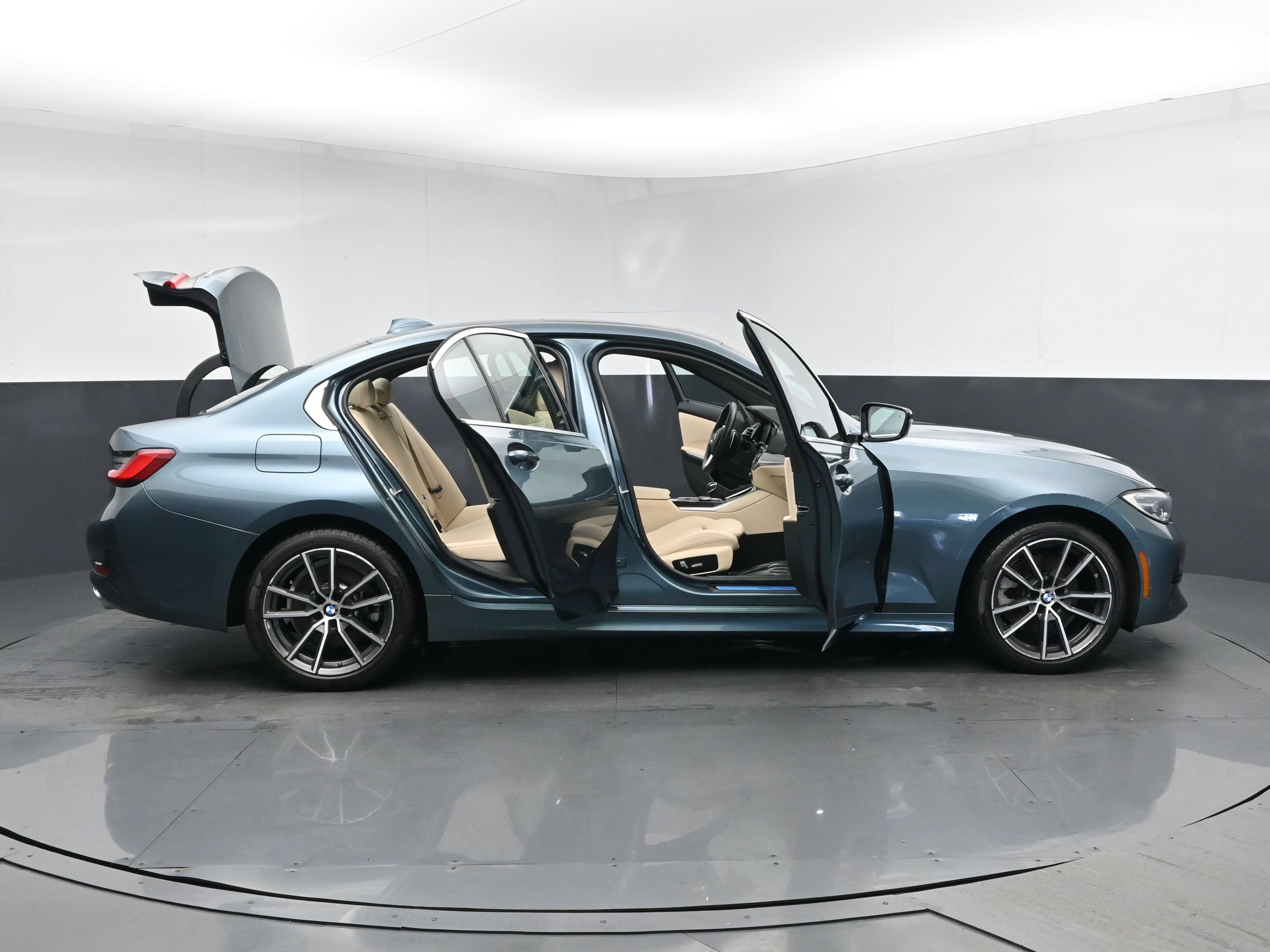 Used 2021 BMW 330i xDrive Sedan w/ Driving Assistance Package AWD/4WD image 32