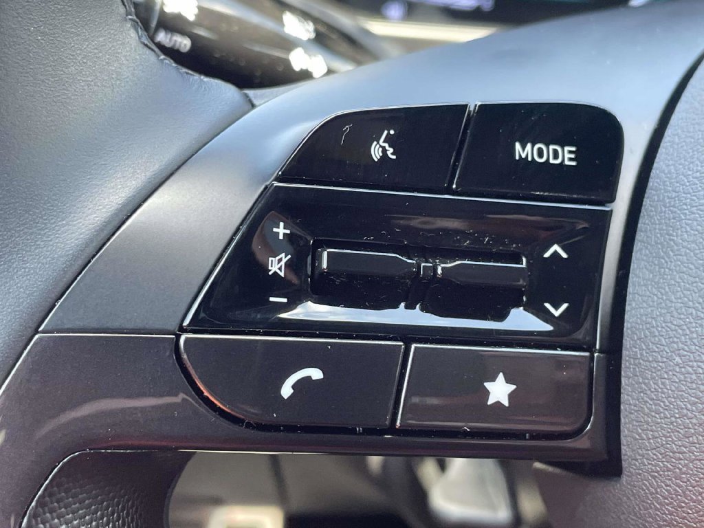 Used 2025 Hyundai Elantra Sport FWD image 18