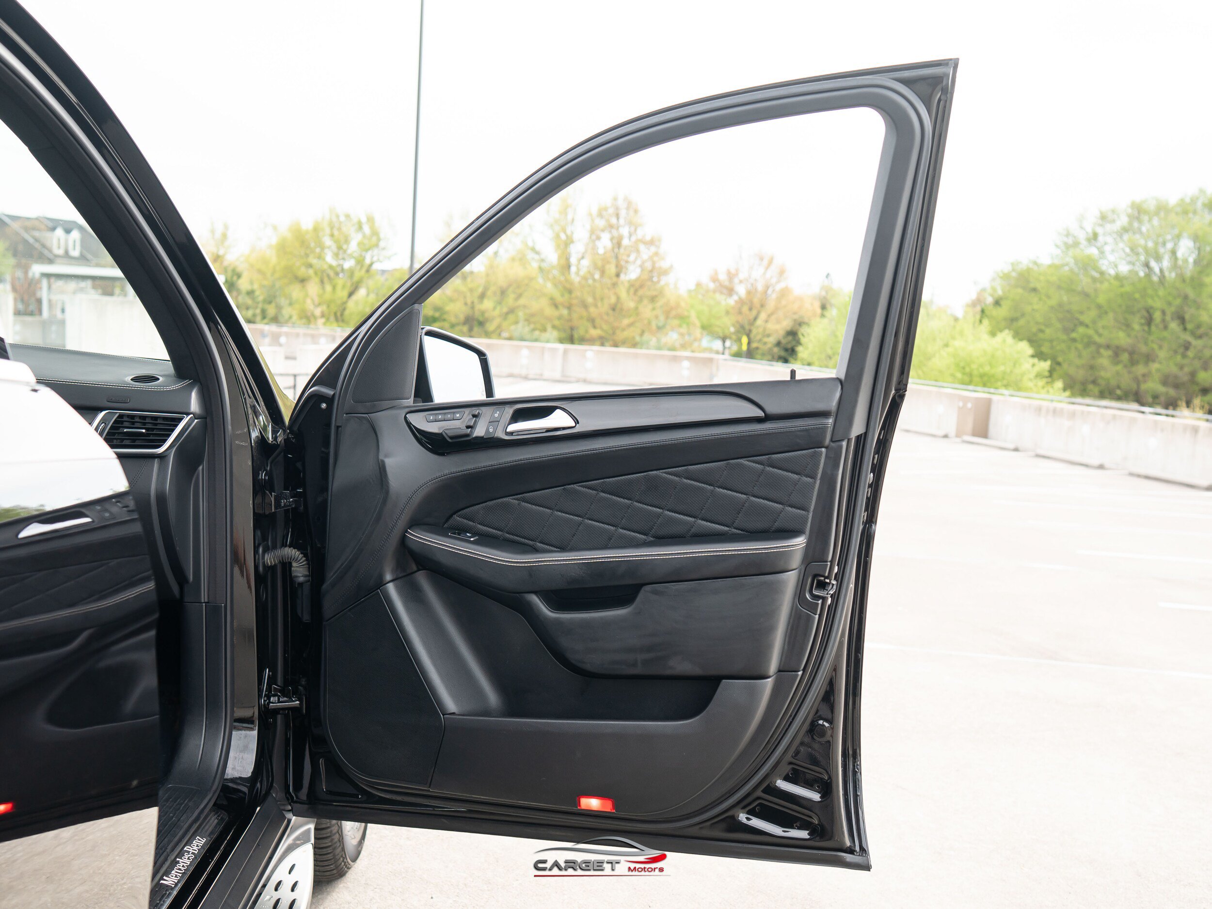 Used 2015 Mercedes-Benz GL 450 4MATIC w/ Designo Black Leather Package image 44