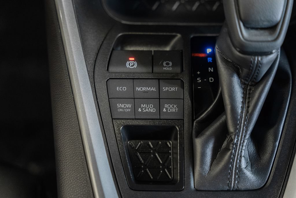 Certified 2025 Toyota RAV4 LE AWD/4WD image 22