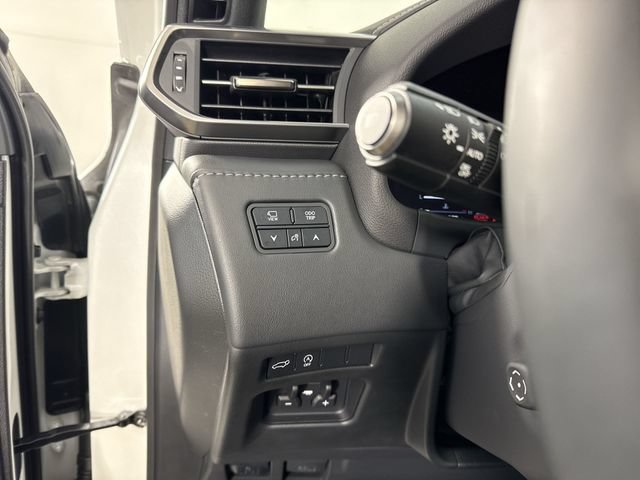 Certified 2025 Lexus LX 600 4WD w/ Interior Upgrade Package image 17