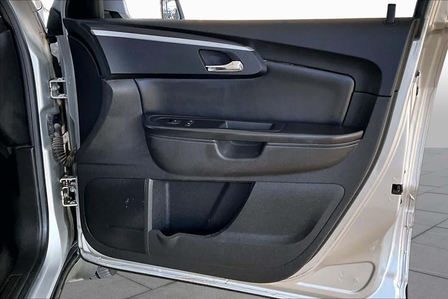 Used 2012 Chevrolet Traverse LT FWD image 21
