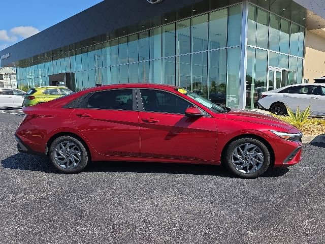 Certified 2024 Hyundai Elantra SEL FWD image 18