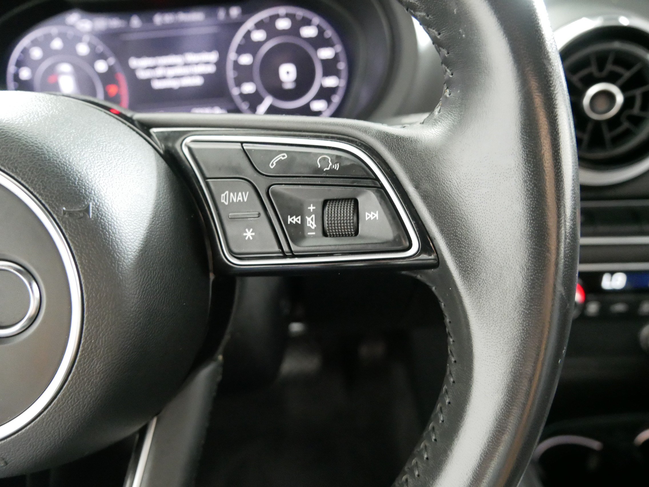 Used 2018 Audi A3 e-tron Prestige w/ Prestige Package FWD image 28