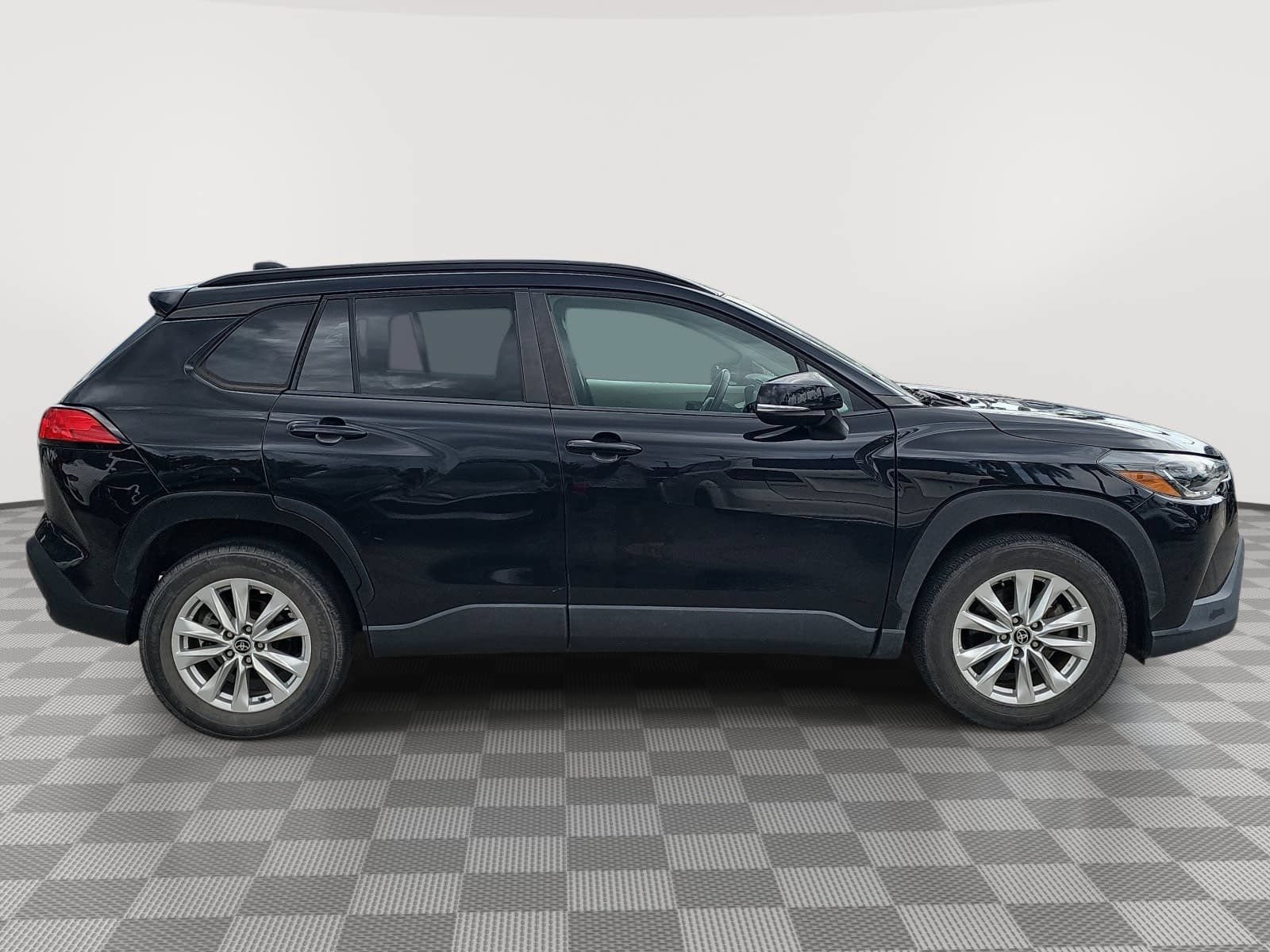 Used 2022 Toyota Corolla Cross LE FWD image 9