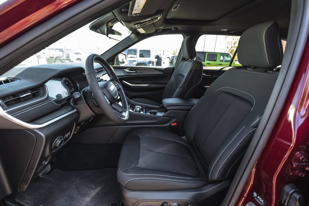 New 2026 Jeep Grand Cherokee Laredo X AWD/4WD image 17