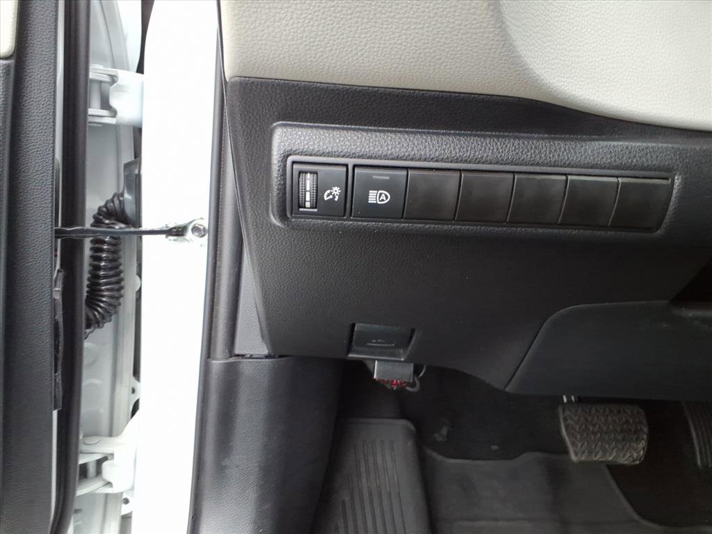 Used 2025 Toyota Corolla LE image 15