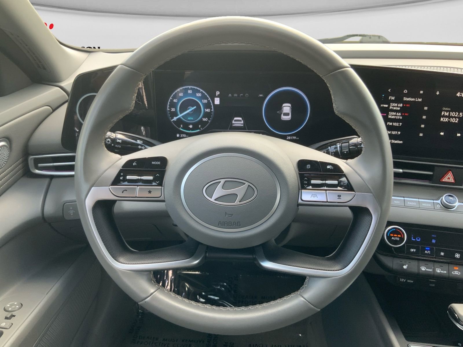 Used 2025 Hyundai Elantra SEL FWD image 29