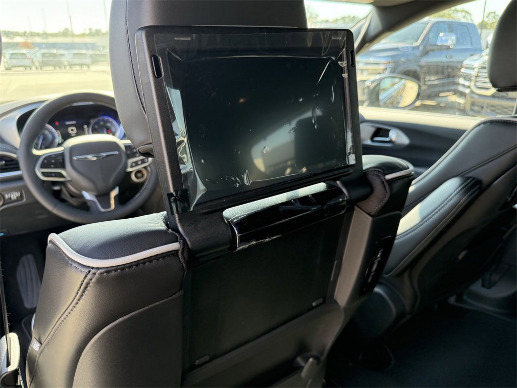 New 2026 Chrysler Pacifica Limited image 26