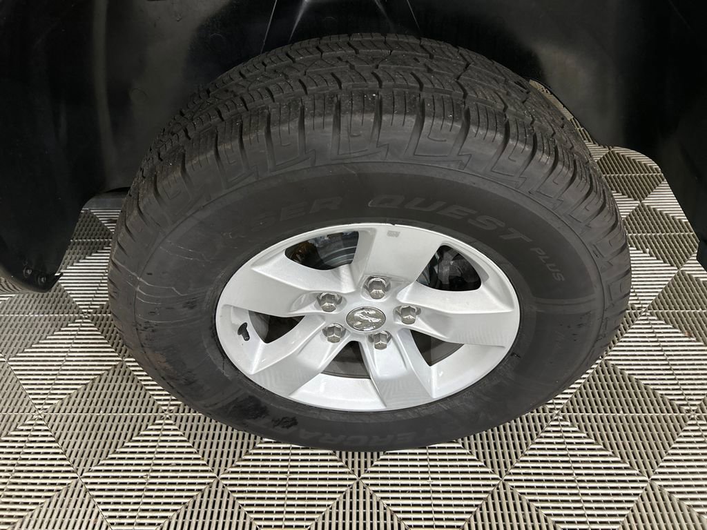 Used 2022 RAM 1500 Classic SLT AWD/4WD image 11