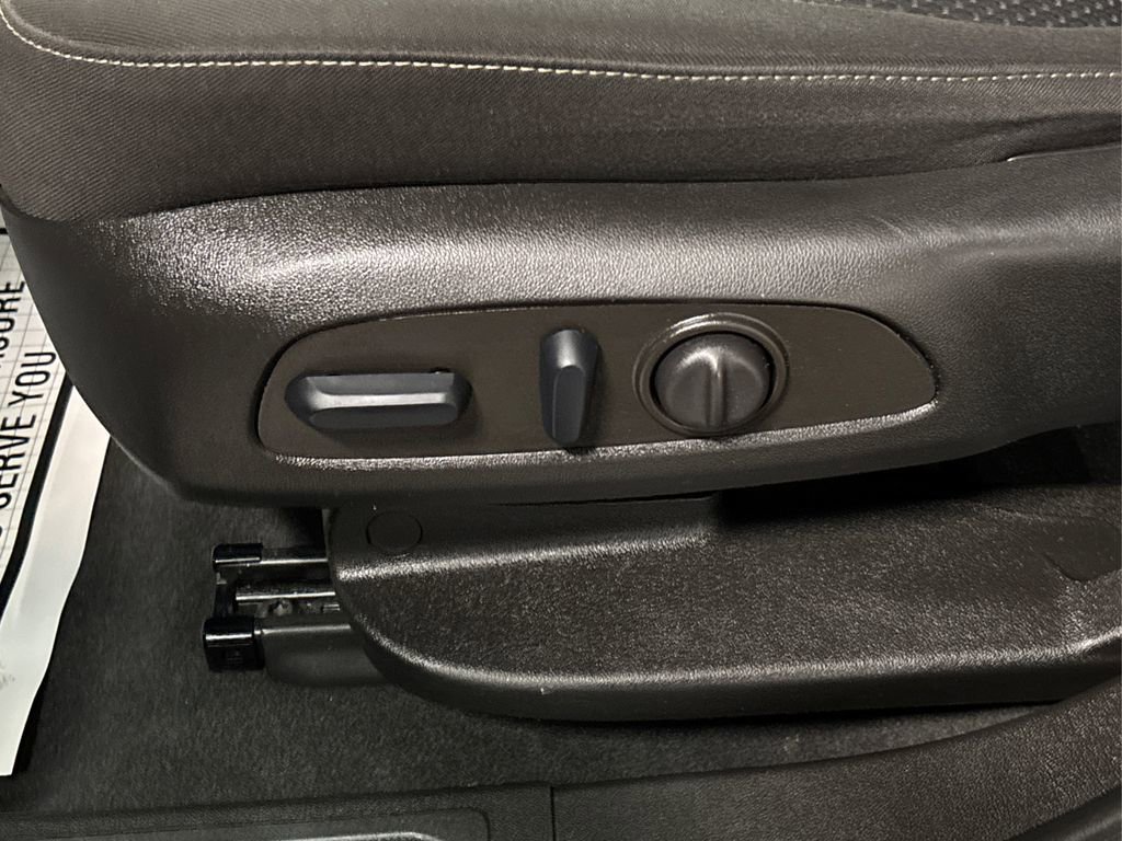 Used 2023 GMC Acadia SLE w/ Driver Convenience Package image 33