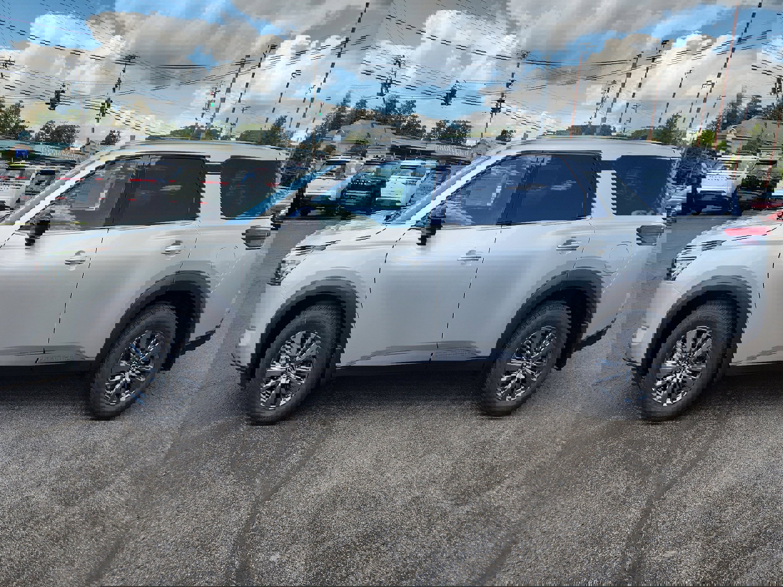 New 2025 Nissan Pathfinder S image 5