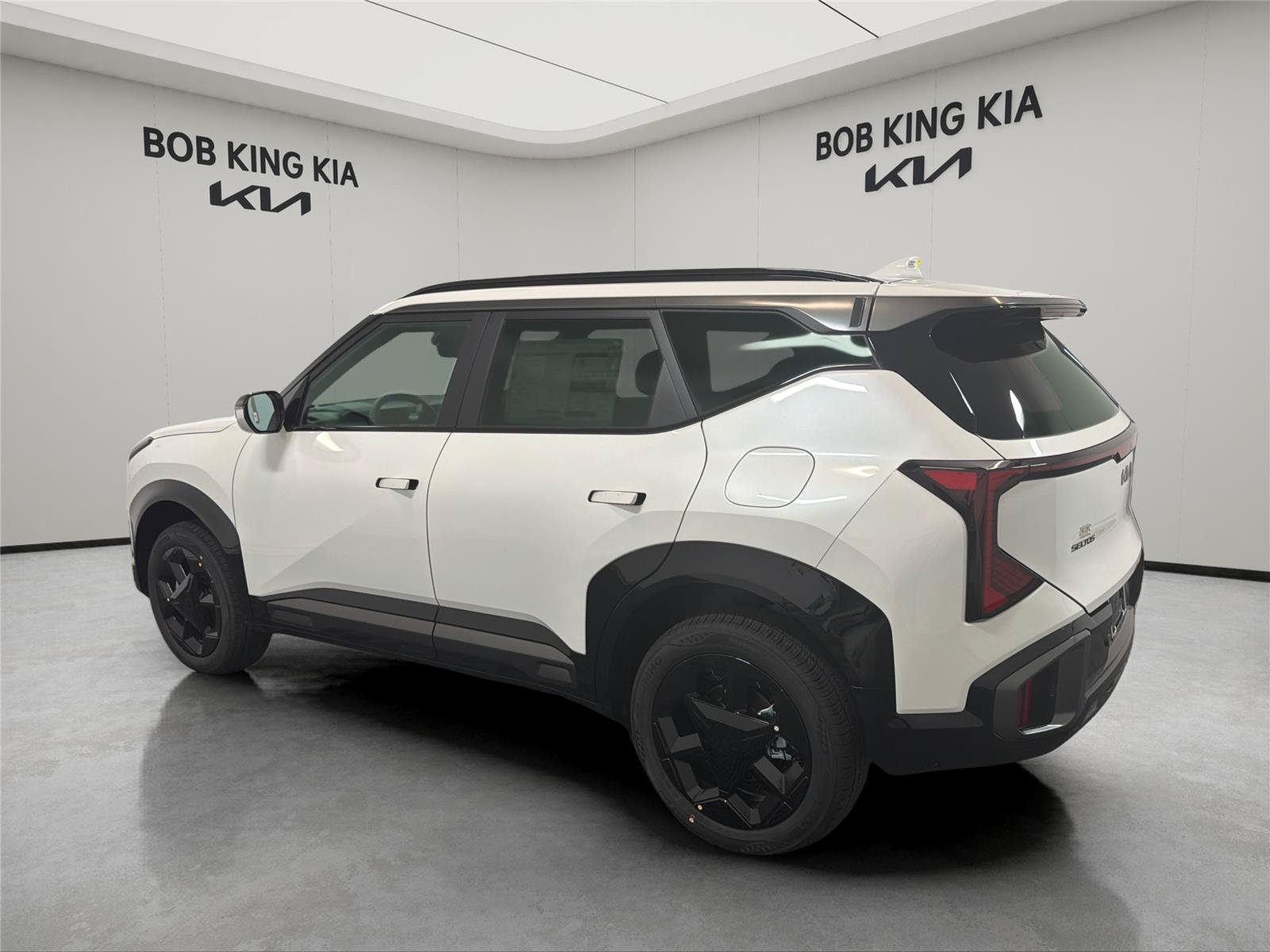 New 2027 Kia Seltos X-Line S w/ X-Line S Premium Package AWD/4WD image 3