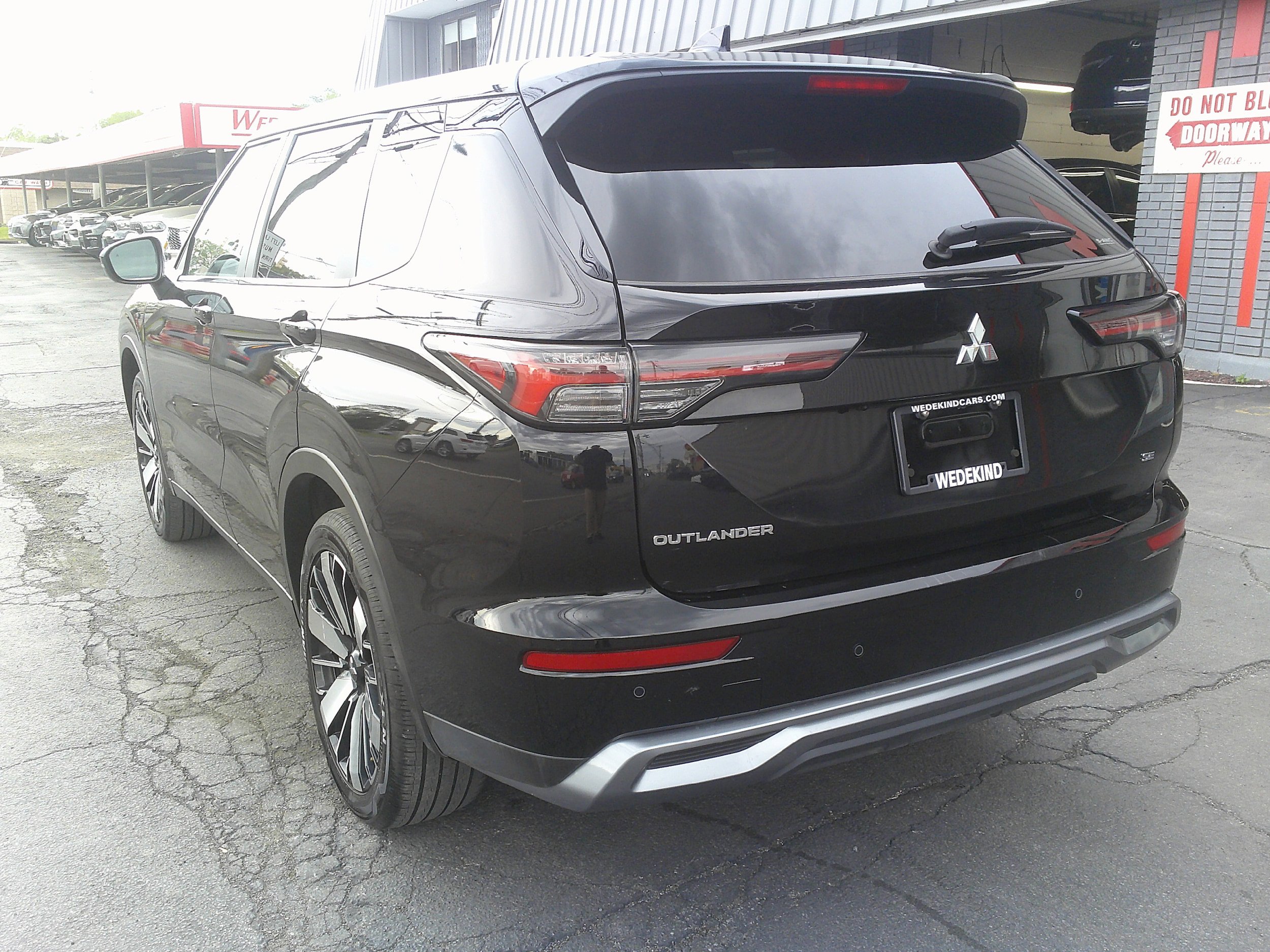 Used 2025 Mitsubishi Outlander AWD image 13