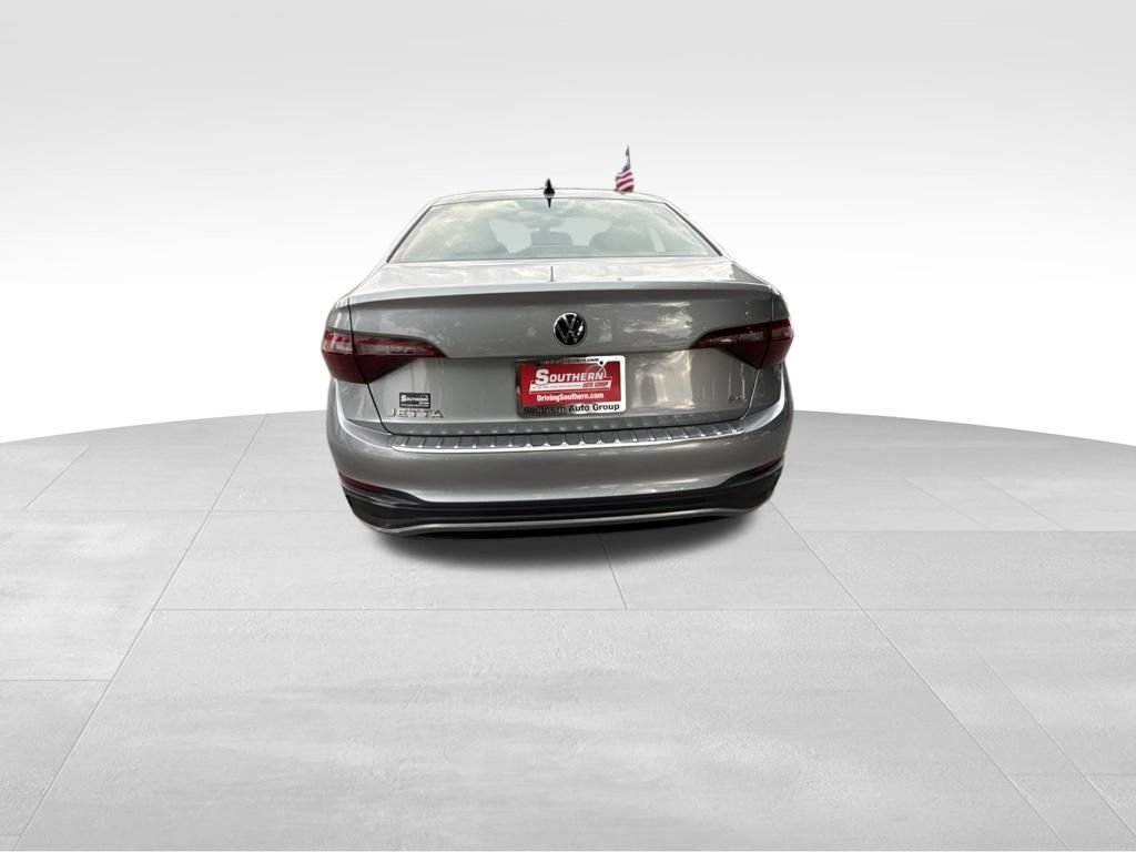 Used 2023 Volkswagen Jetta SE FWD image 4