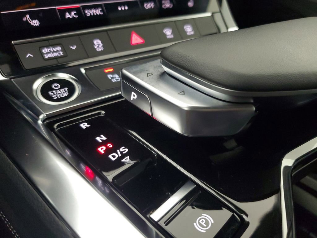 Used 2023 Audi e-tron Premium w/ Convenience Plus Package AWD/4WD image 32