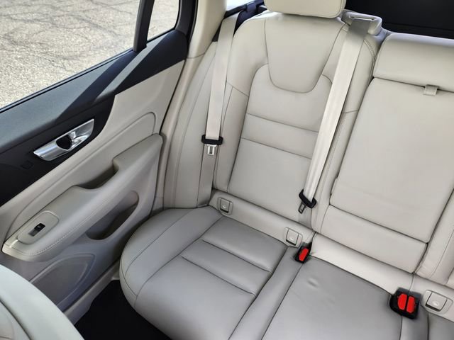 Certified 2026 Volvo V60 B5 Cross Country Ultra w/ Climate Package image 15